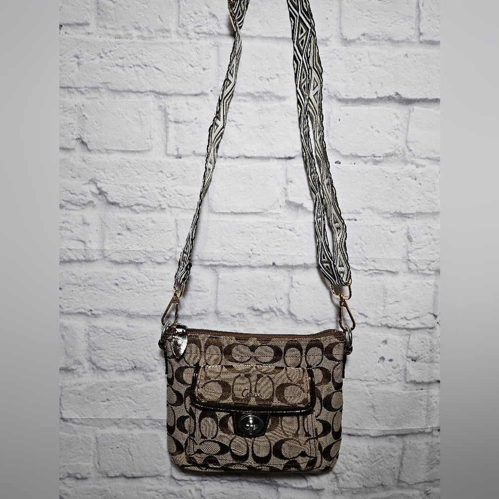 Reposhed Coach Tan and Brown Signature Swingpack Crossbody Bag - Picture 2 of 12